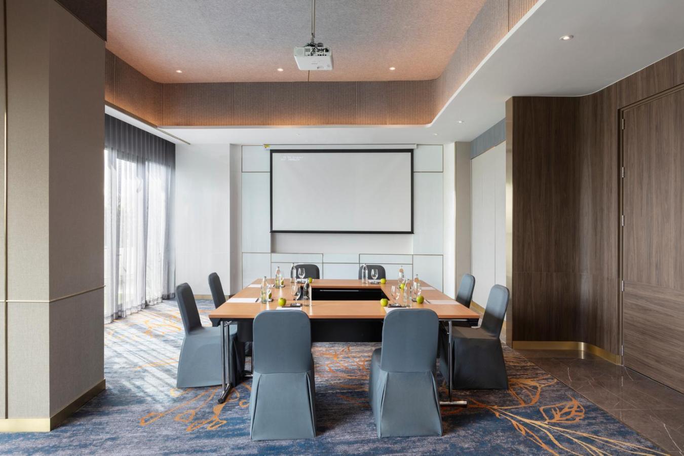 Oakwood Suites Tiwanon Bangkok Nonthaburi Exterior foto